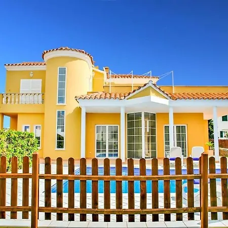 Cala'n Blanes Sleeps 6 With Pool Air Con And Wifi Villa *